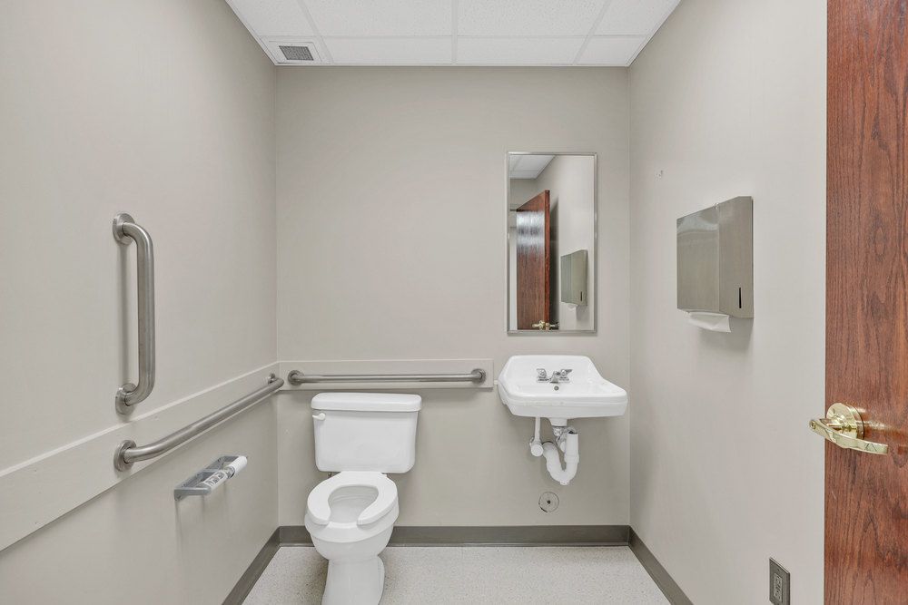 Cross Park Center: 9123 - 9131 Cross Park Drive, Knoxville, TN 37923